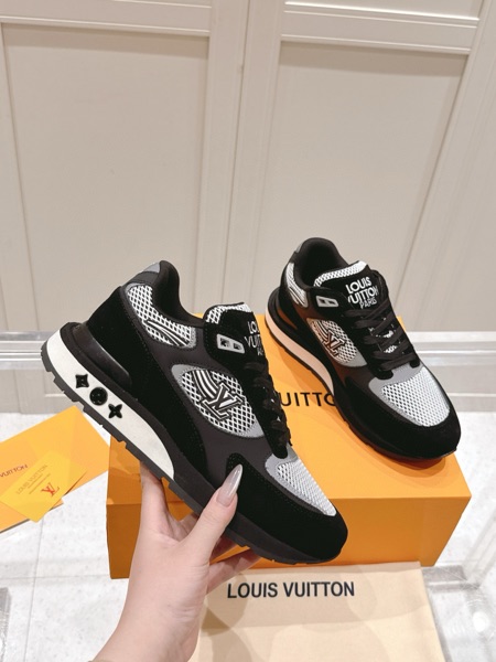 Men's Louis Vuitton Run Way Sneakers-808